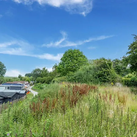 Vakantiehuis Idyllic Holiday In On The Water