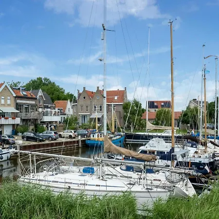 Idyllic Holiday In On The Water Vakantiehuis *