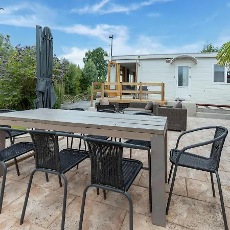 Idyllic Holiday In On The Water Ooltgensplaat